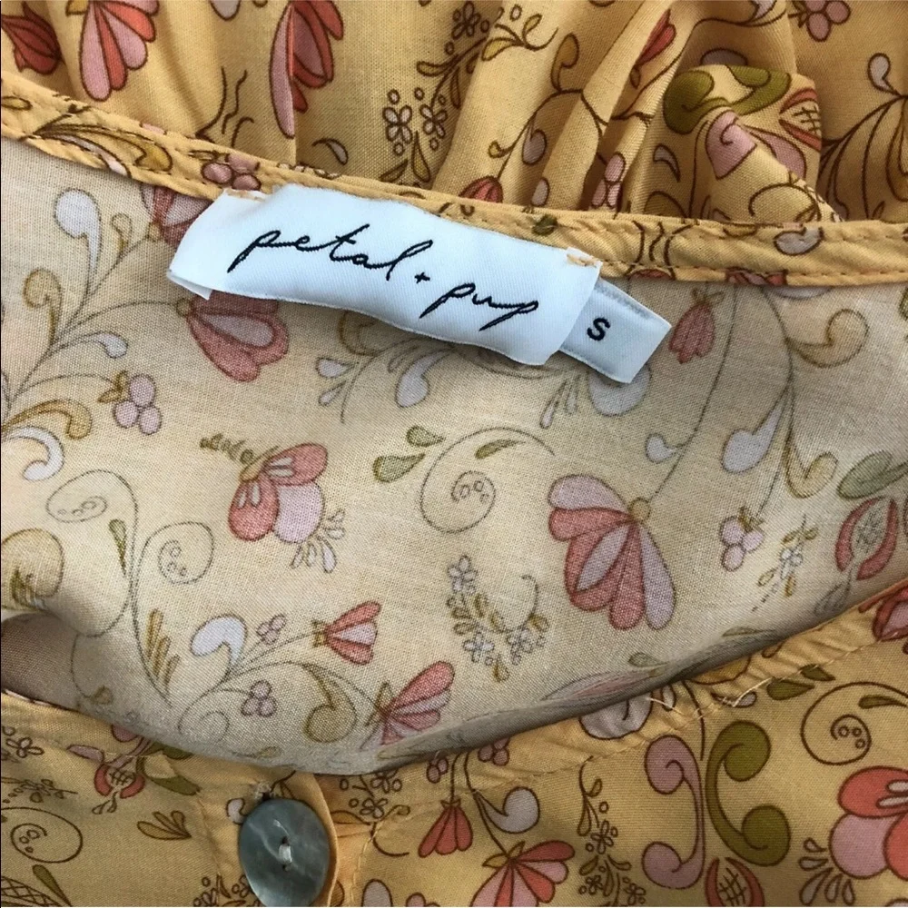 Petal + Pup Febe short sleeve floral dress with a ruffle hem 
Size Small - Picture 5 of 8